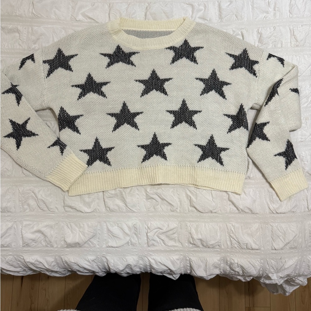 Star Patterned boutique Sweater - Black and Cream